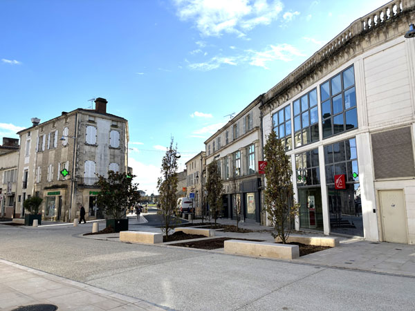 carrefour rue de la republique Fontenay le Comte